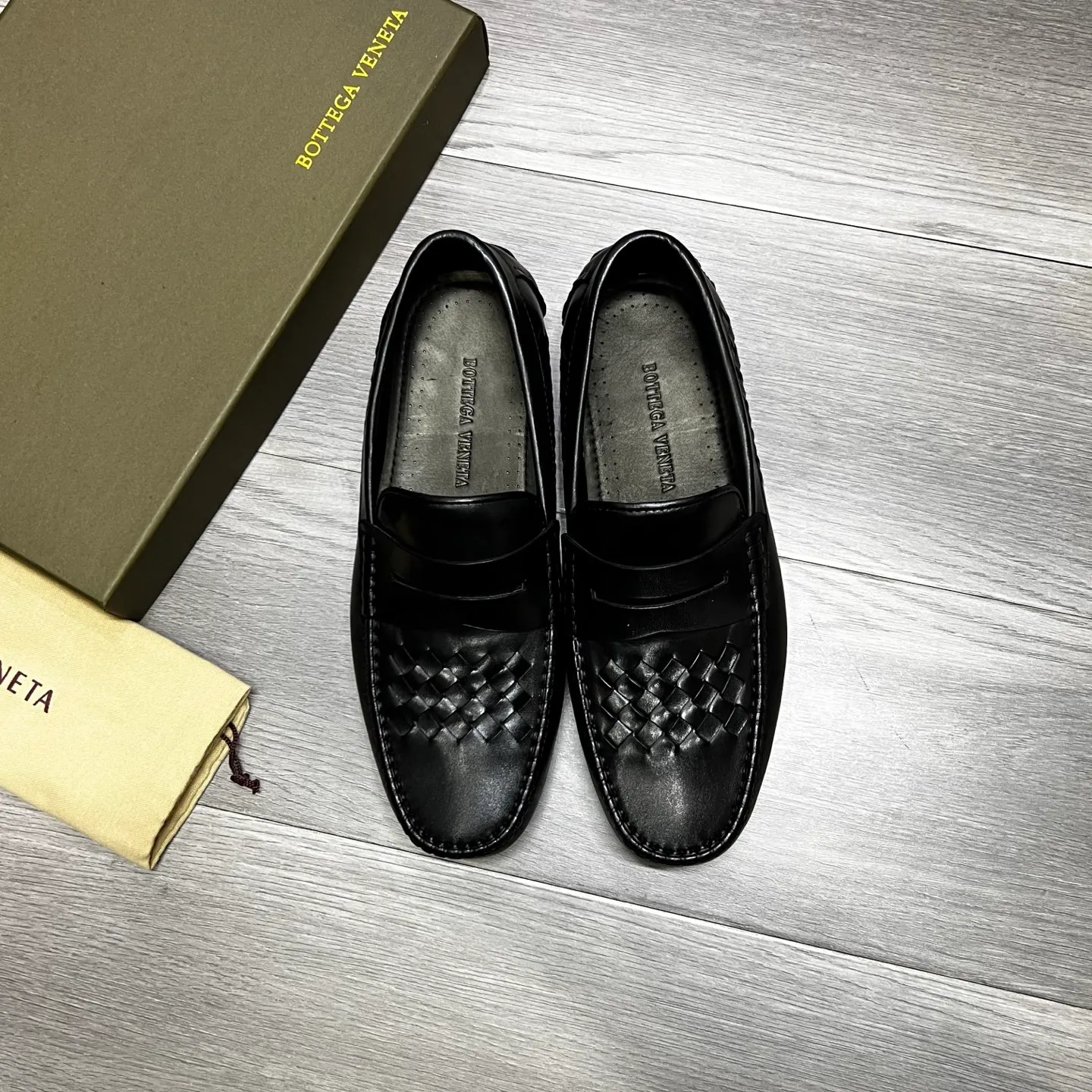 Factory price 480 BV〰️Purely handmade classic men's beanie shoes👉👉driving shoes, slip-on shoes, woven with cowhide imported from Italy, 💕water-dyed cowhide lining, 🔊original outsole, waterproof platform design, comfortable on the feet. A good choice for traveling and driving, two colors available, code number: 38-44, (45 can be customized)